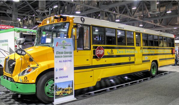 校车使用物联网技术,实现在线学习和路线优化