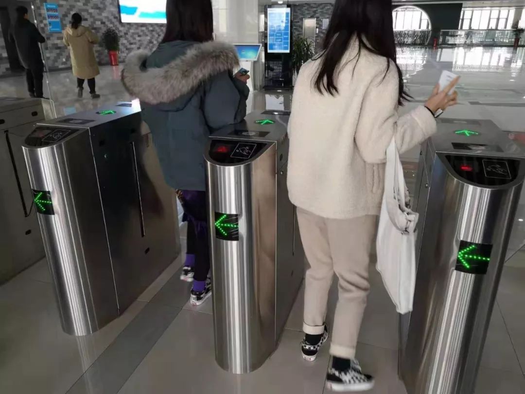 夜夜爽日日澡人人添